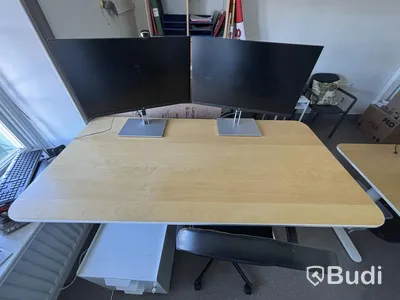 Höj- och sänkbart skrivbord Ikea inkl. kontorsstol och hurts