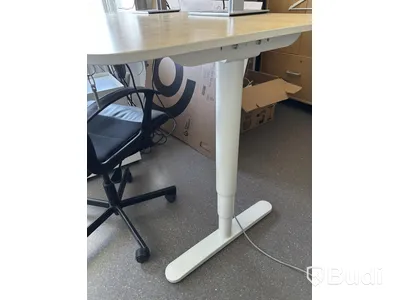 Höj- och sänkbart skrivbord Ikea inkl. kontorsstol och hurts