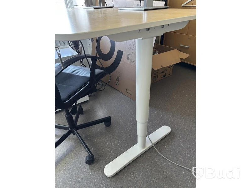 Höj- och sänkbart skrivbord Ikea inkl. kontorsstol och hurts