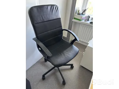 Höj- och sänkbart skrivbord Ikea inkl. kontorsstol och hurts