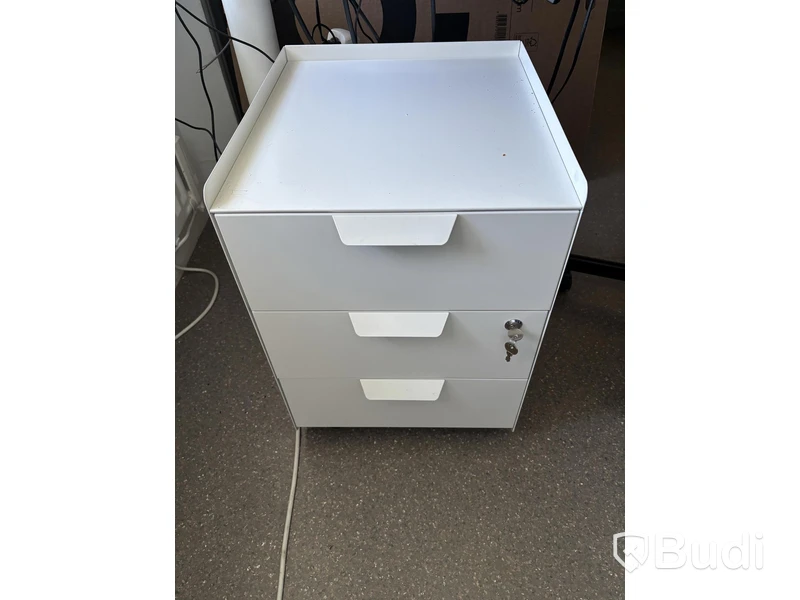 Höj- och sänkbart skrivbord Ikea inkl. kontorsstol och hurts
