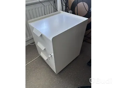 Höj- och sänkbart skrivbord Ikea inkl. kontorsstol och hurts