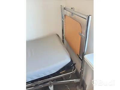 Sjukhussäng, elektrisk, ställbar inkl. sidobord