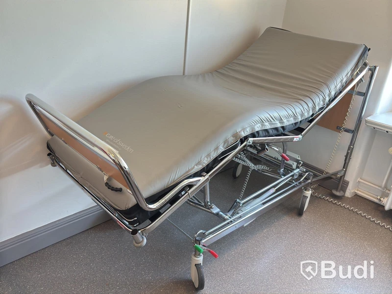 Sjukhussäng, elektrisk, ställbar inkl. sidobord