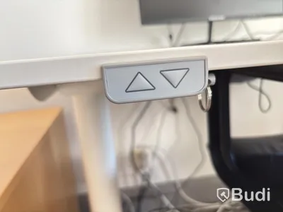 Höj- och sänkbart skrivbord Ikea inkl. kontorsstol och hurts