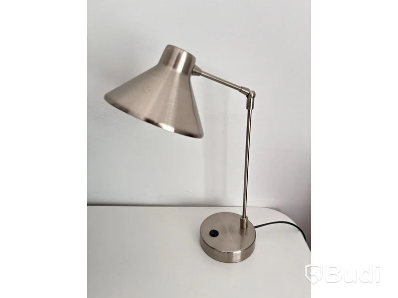 Höj- och sänkbart skrivbord Ikea inkl. kontorsstol och hurts