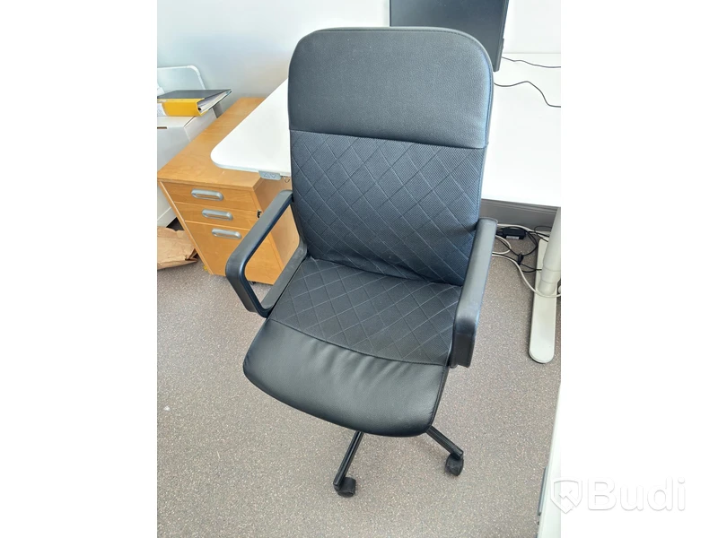 Höj- och sänkbart skrivbord Ikea inkl. kontorsstol och hurts