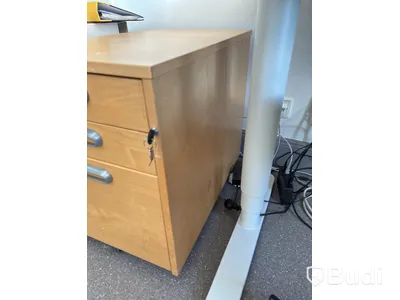 Höj- och sänkbart skrivbord Ikea inkl. kontorsstol och hurts