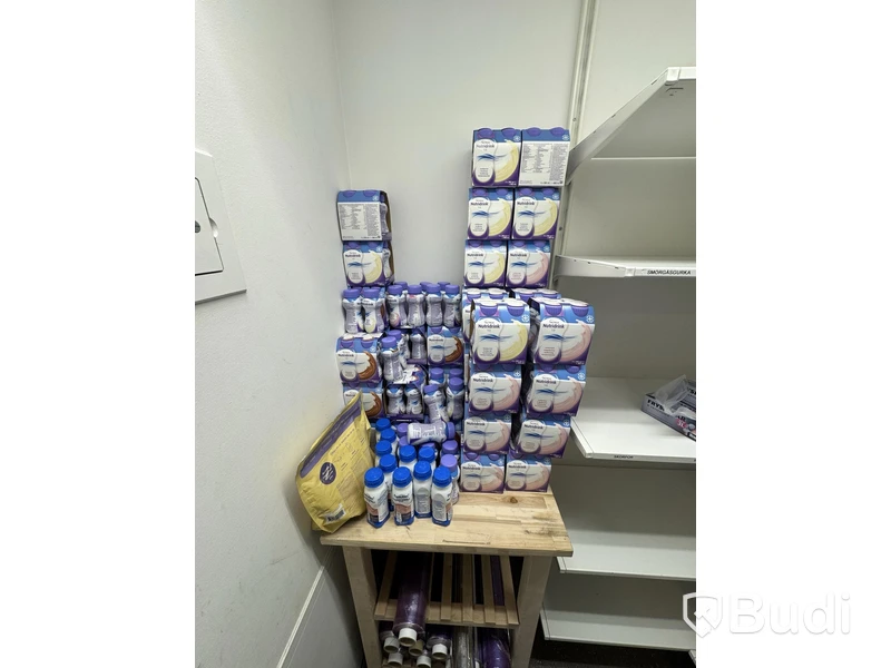 Hyllsystem, bord  inkl. innehåll