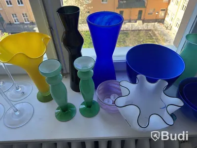 Parti diverse glasvaser samt ljusstakar