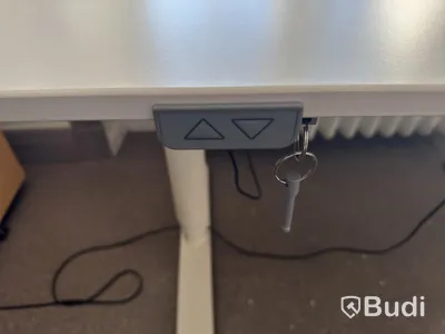 Höj och sänkbart skrivbord Ikea inkl. rullhurts