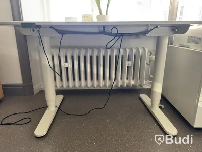 Höj och sänkbart skrivbord Ikea inkl. rullhurts