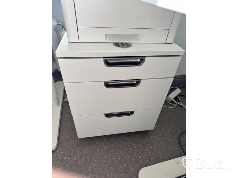 Höj och sänkbart skrivbord Ikea inkl. rullhurts