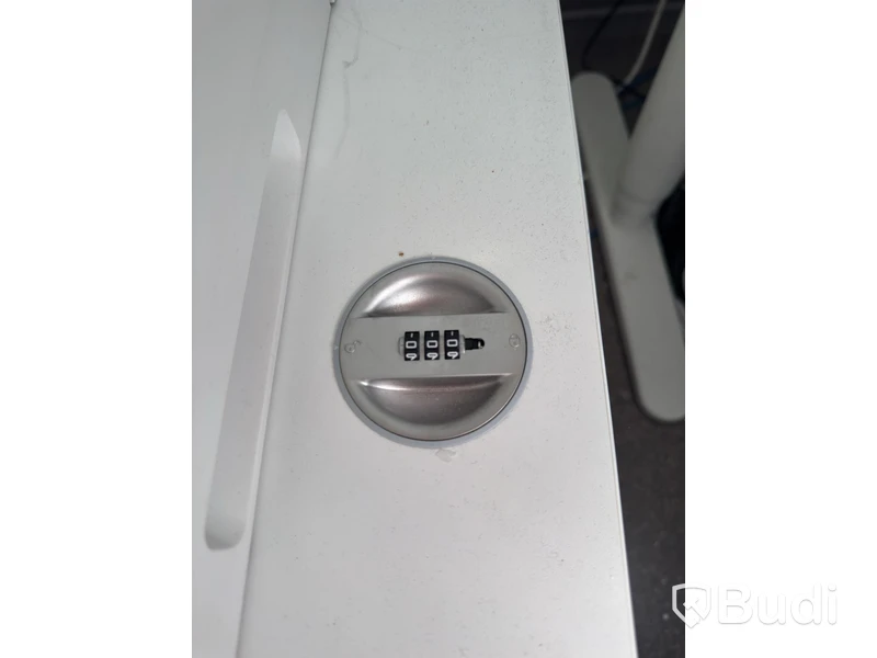 Höj och sänkbart skrivbord Ikea inkl. rullhurts