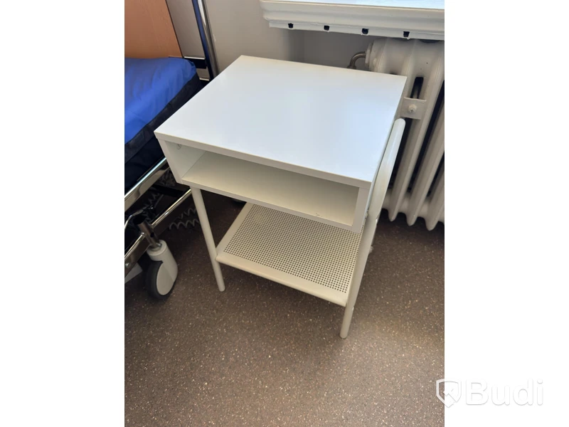 Sjukhussäng, elektrisk, ställbar inkl. sängbord