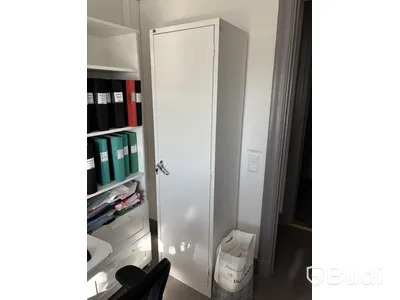 Höj- och sänkbart skrivbord Ikea inkl. kontorsstol, skåp och hylla