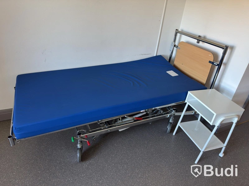Sjukhussäng, elektrisk, ställbar inkl. sängbord