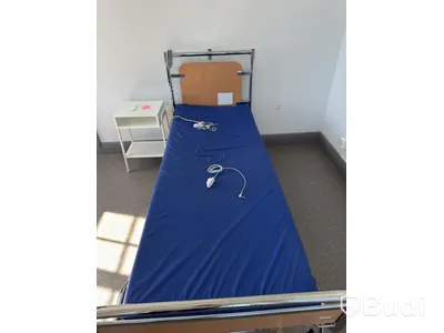 Sjukhussäng, elektrisk, ställbar inkl. sängbord