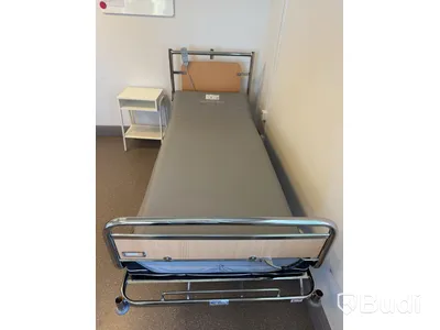 Sjukhussäng, elektrisk, ställbar inkl. sängbord