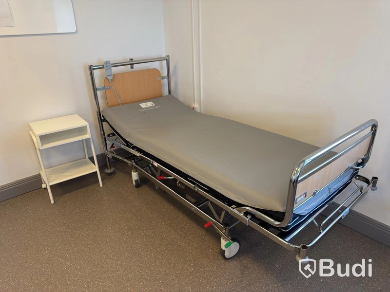 Sjukhussäng, elektrisk, ställbar inkl. sängbord