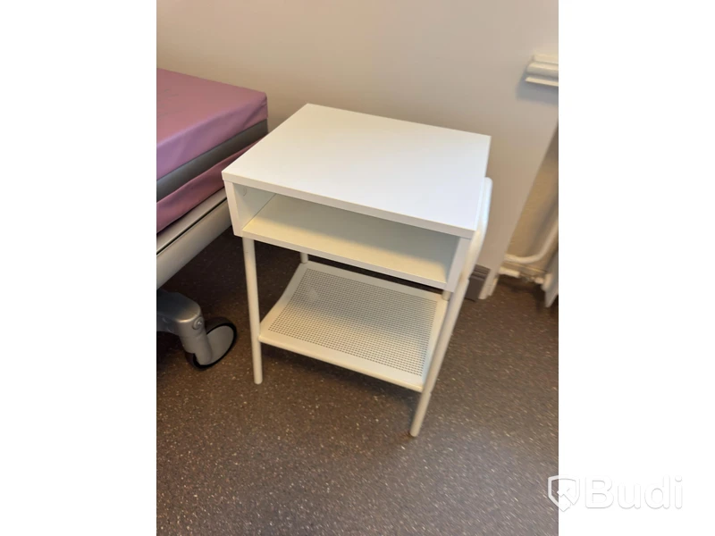 Sjukhussäng, elektrisk, ställbar inkl. sängbord