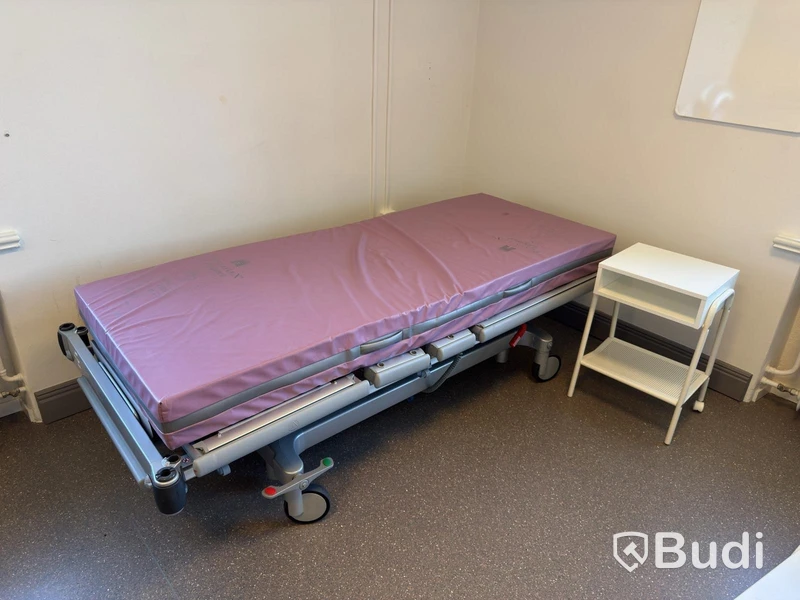 Sjukhussäng, elektrisk, ställbar inkl. sängbord