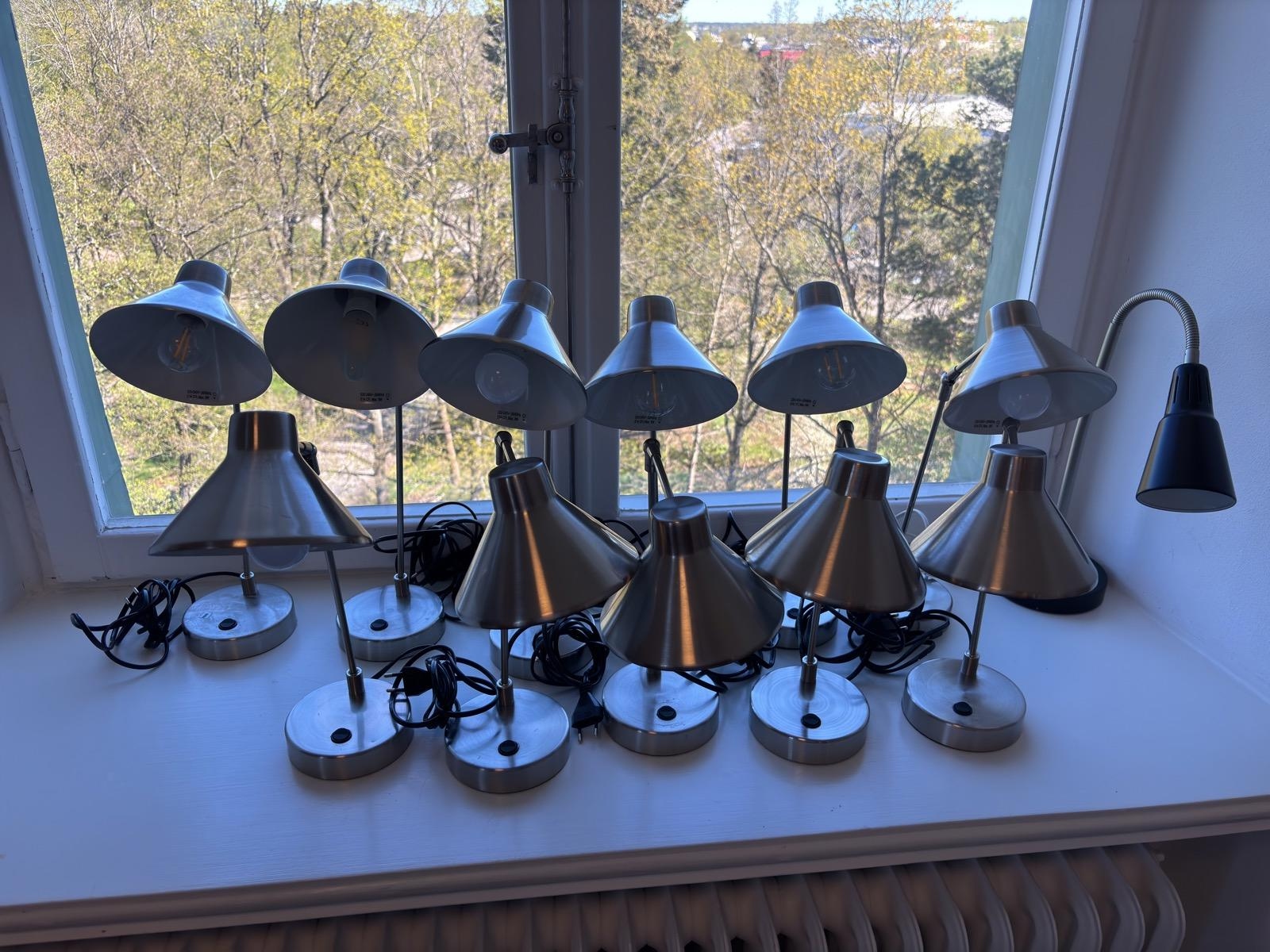Parti med diverse bordslampor, olika modeller