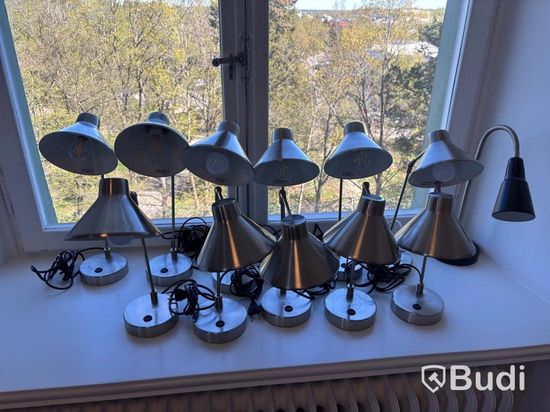 Parti med diverse bordslampor, olika modeller