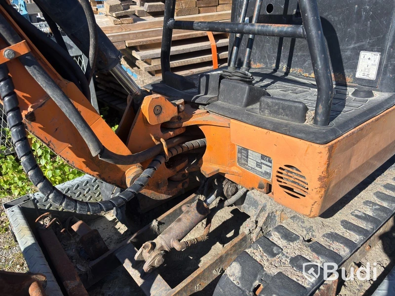 Hanix mini excavator including trailer, repair project