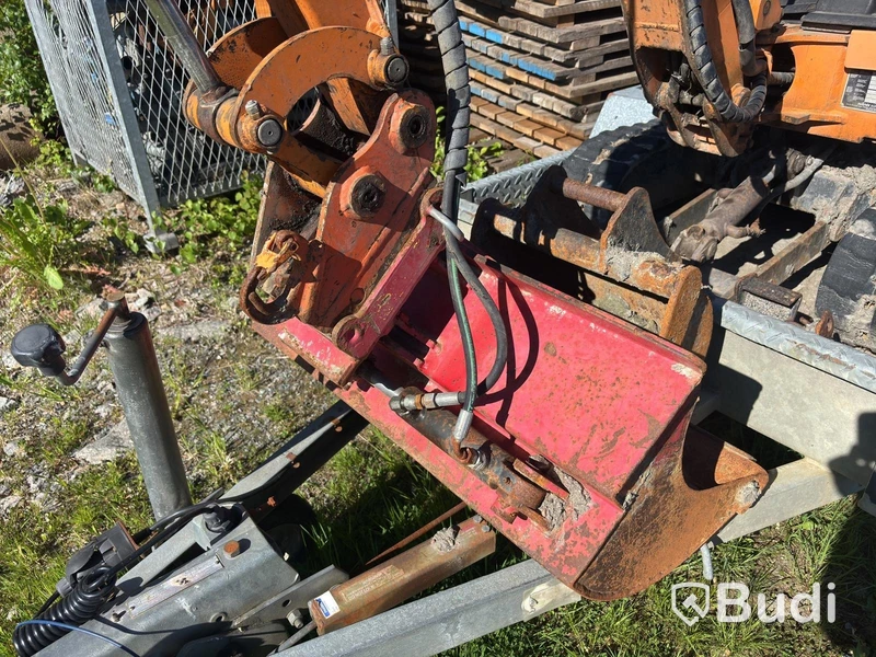 Hanix mini excavator including trailer, repair project