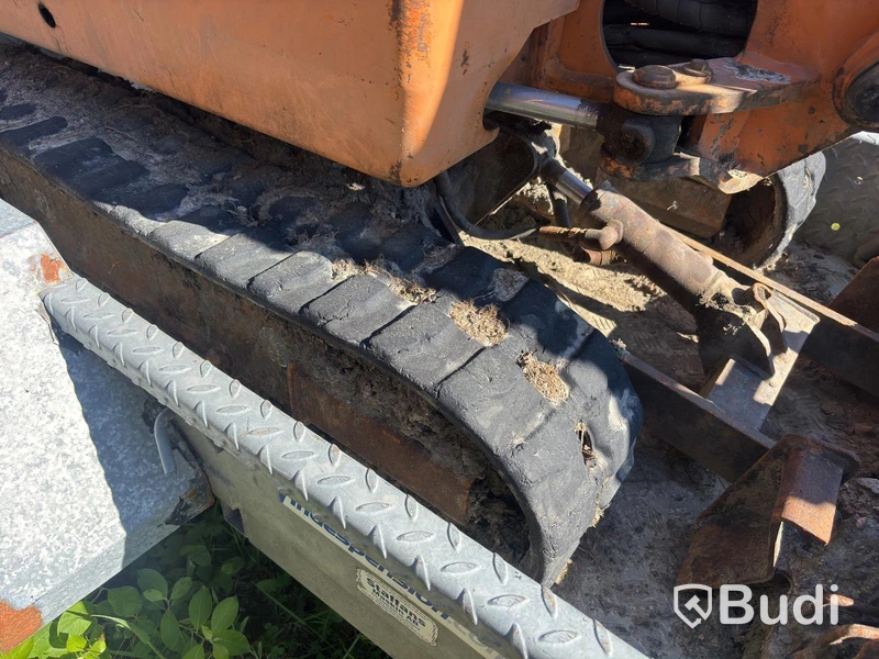 Hanix mini excavator including trailer, repair project