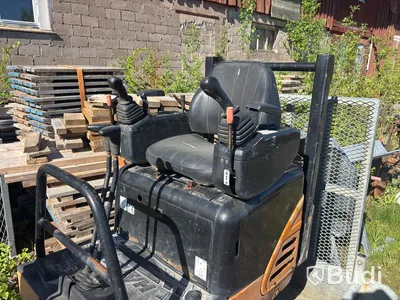 Hanix mini excavator including trailer, repair project