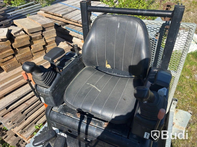 Hanix mini excavator including trailer, repair project