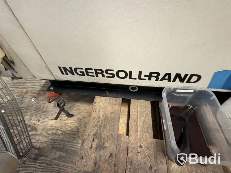 Skruvkompressor Ingersoll Rand SSR ML 15 med lufttank -defekt