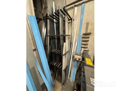 Parti plåtar och profilmaterial inkl. materialställ