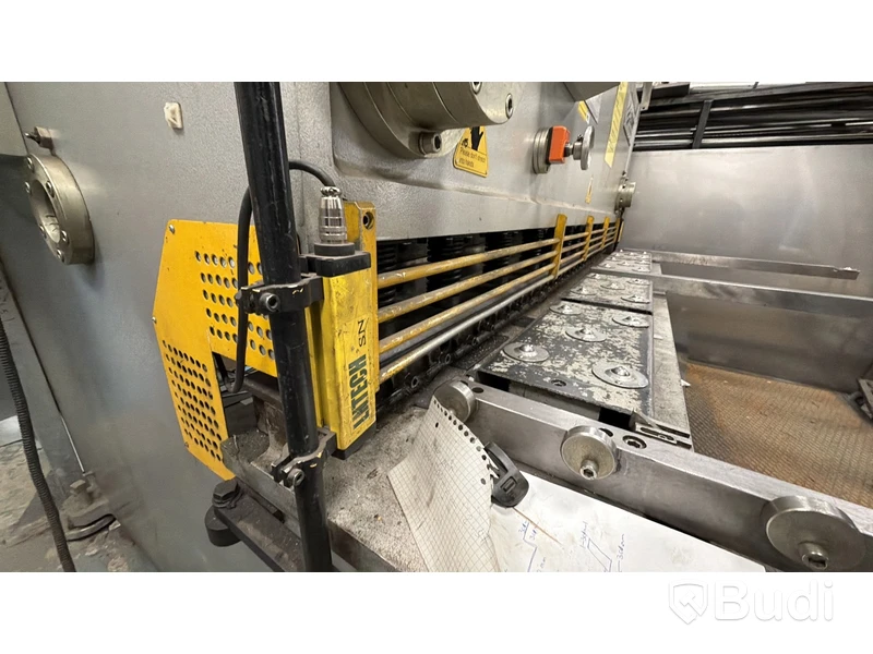 Hydraulic guillotine shear ZDMT QC11Y-6x2500