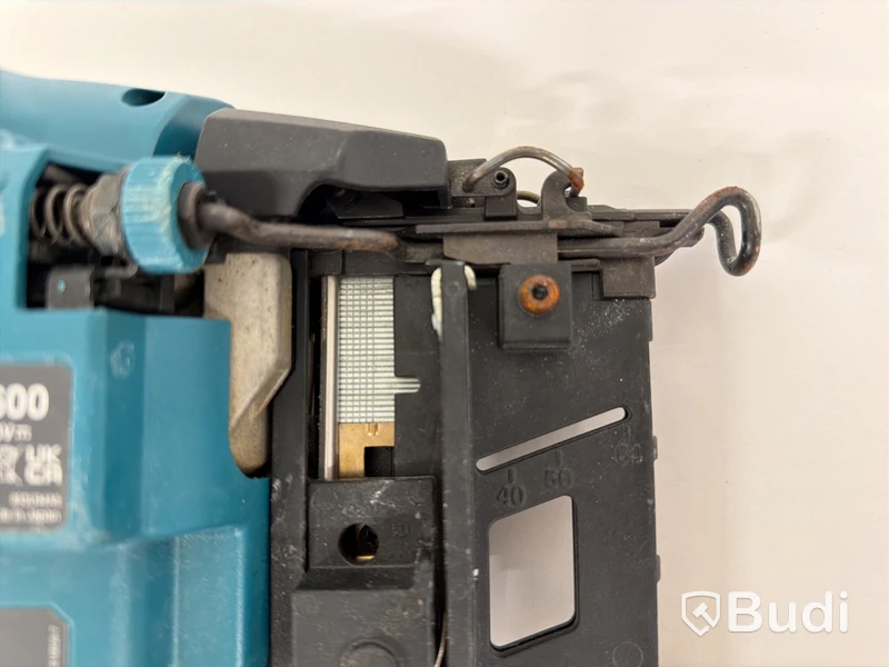 Batteridriven spikpistol Makita DBN600, 16Ga, 25–64 mm, 18V,