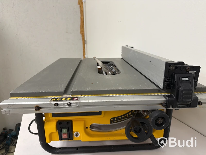 Bordsåg DeWalt DW745-QS
