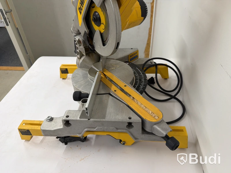 Kap- och klyvsåg Dewalt DWS777-QS