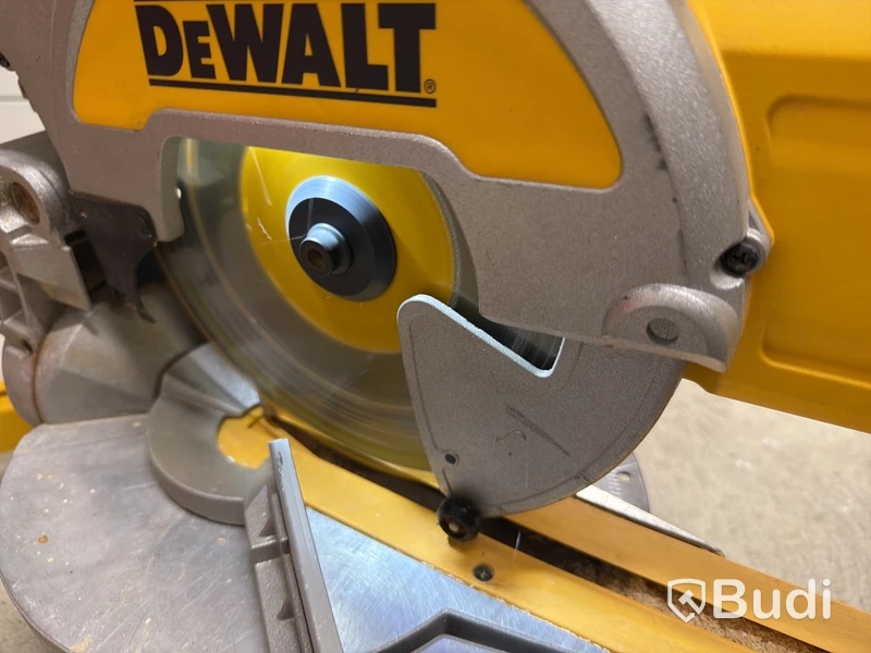 Kap- och klyvsåg Dewalt DWS777-QS