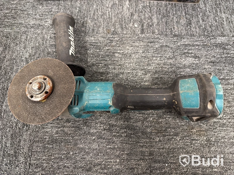 Parti verktyg Makita, ink laddare och 2 st batterier
