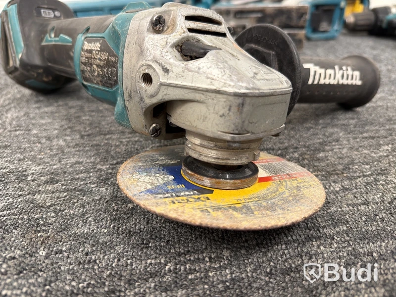 Parti verktyg Makita, ink laddare och 2 st batterier