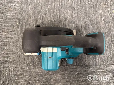 Parti verktyg Makita, ink laddare och 2 st batterier