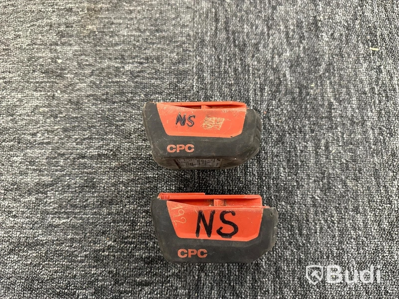 Laddare och 5st batterier Hilti