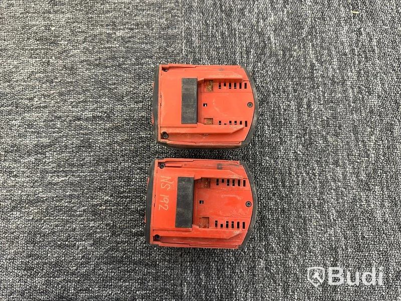 Laddare och 5st batterier Hilti
