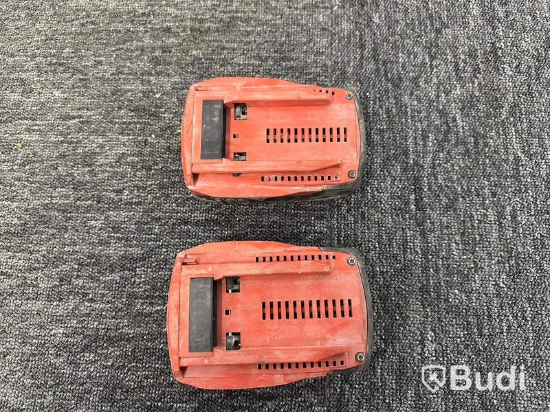 Laddare och 5st batterier Hilti