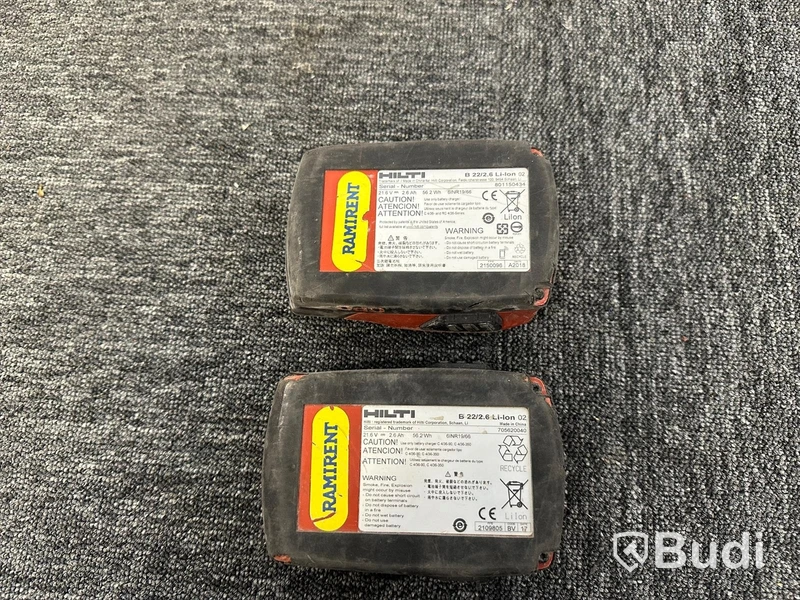 Laddare och 5st batterier Hilti
