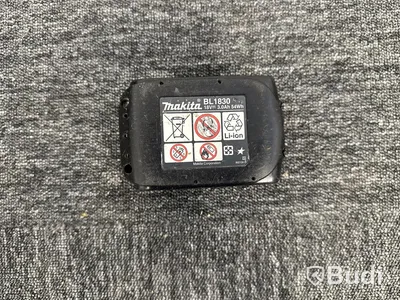 Sänksåg Makita DSP600, batteriladdare Makita DC18RCT och 3st 18V litiumjonbatterier Makita BL1830
