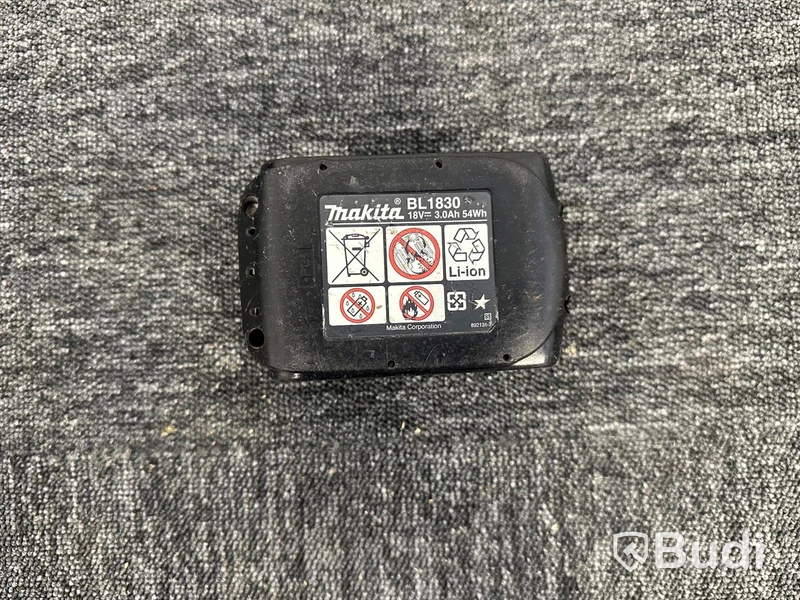 Sänksåg Makita DSP600, batteriladdare Makita DC18RCT och 3st 18V litiumjonbatterier Makita BL1830