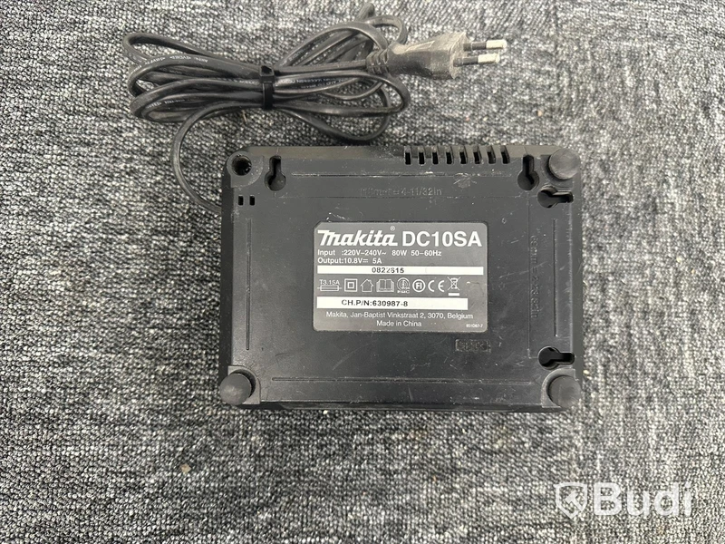 Batteriladdare Makita DC10SA och 2st 10,8V litiumjonbatterier Makita BL1020B